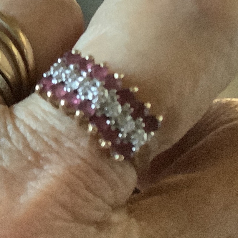 10k RUBY AND DIAMOND RING SIZE 8.5